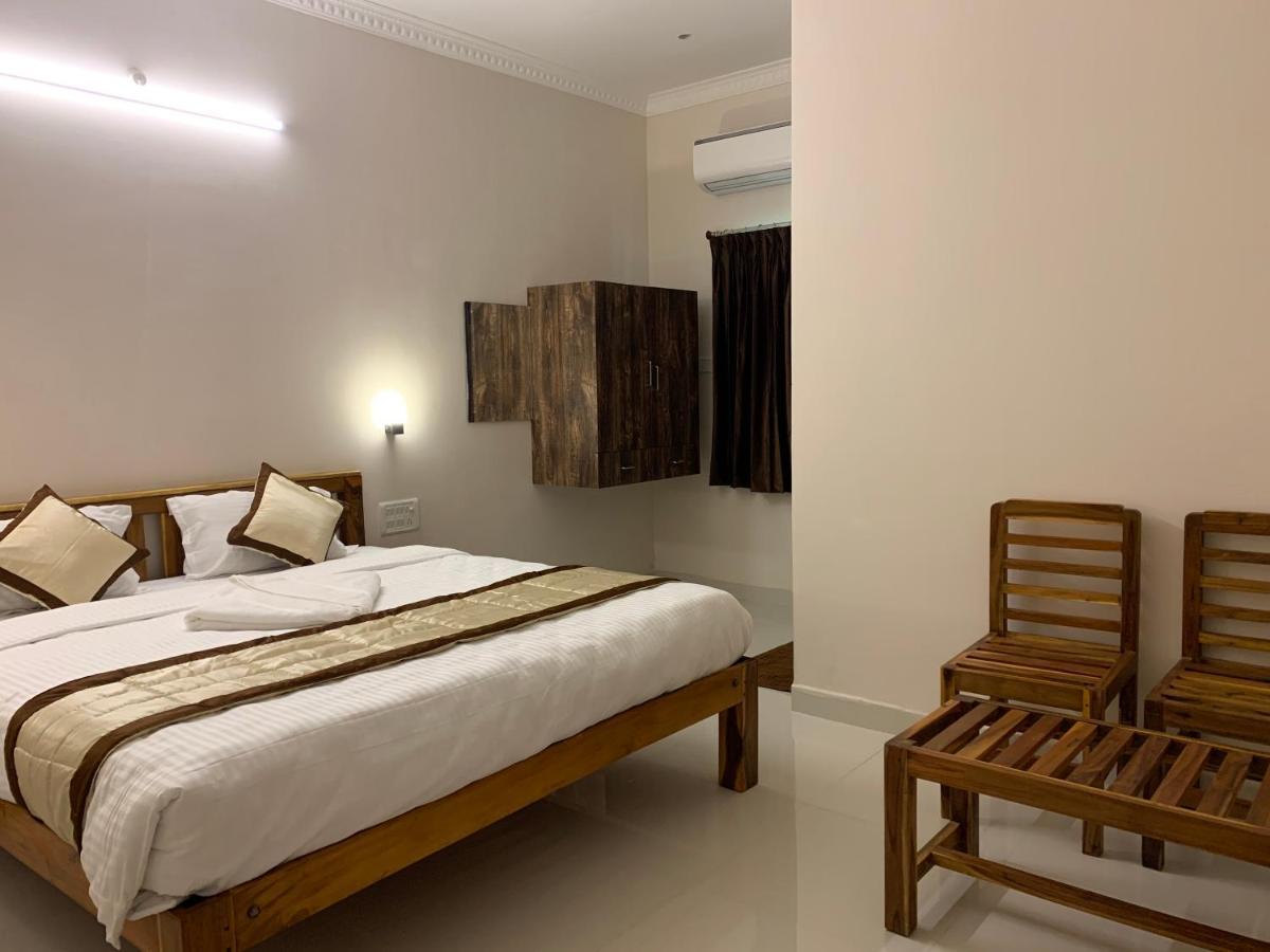 Hotel Rani And Rani Residency Puduccseri Kültér fotó