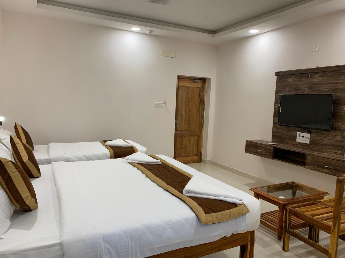 Hotel Rani And Rani Residency Puduccseri Kültér fotó