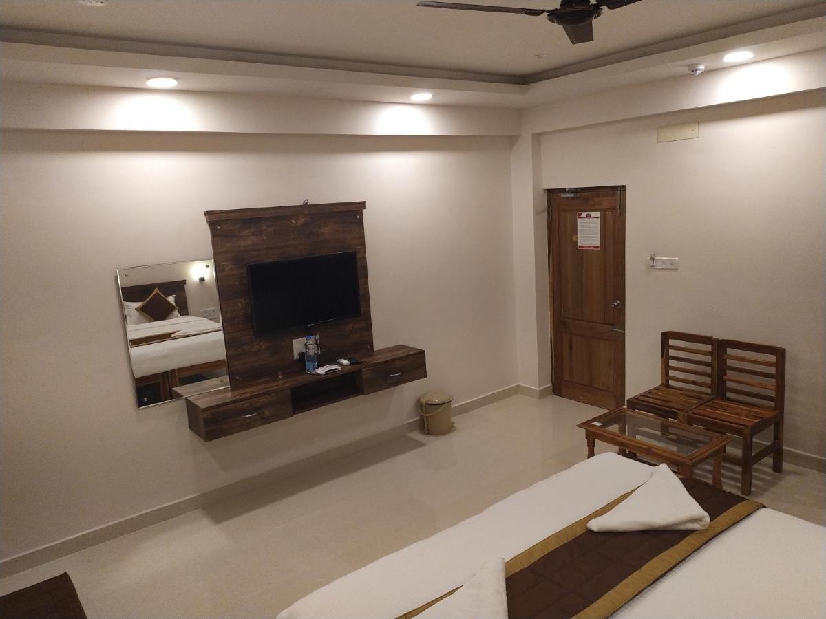 Hotel Rani And Rani Residency Puduccseri Kültér fotó