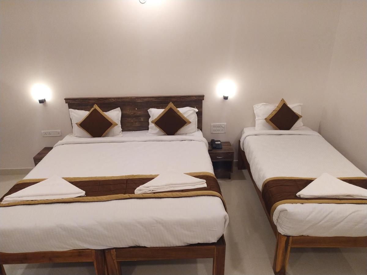 Hotel Rani And Rani Residency Puduccseri Kültér fotó