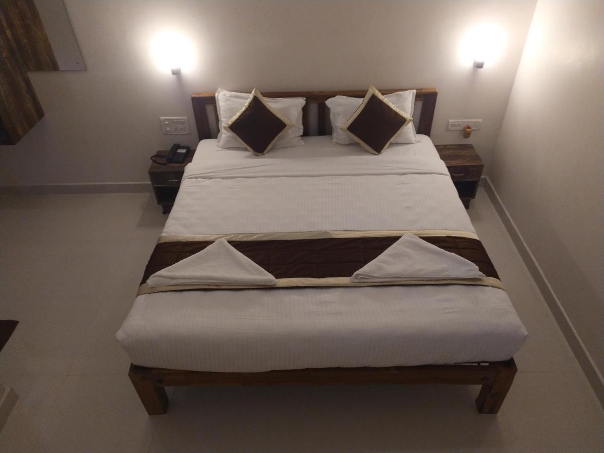Hotel Rani And Rani Residency Puduccseri Kültér fotó
