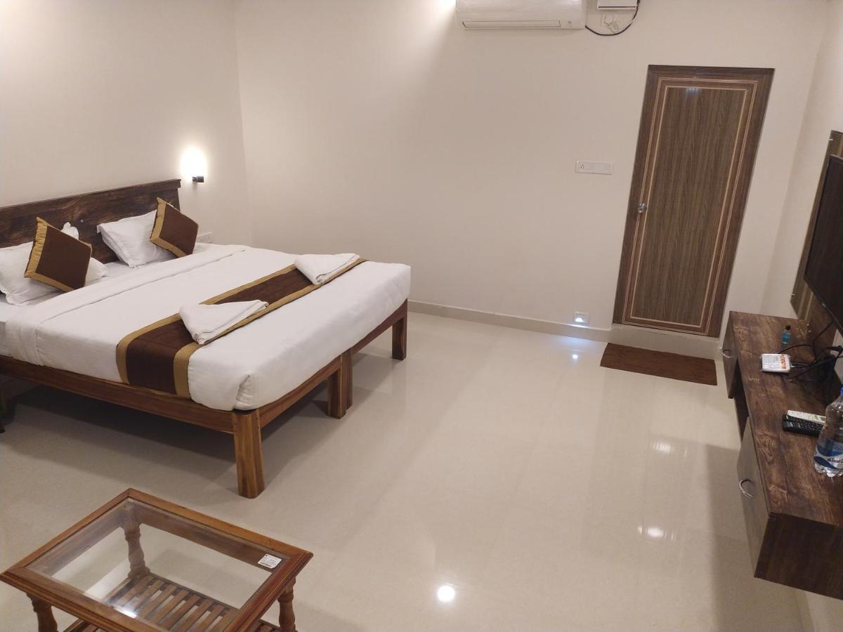 Hotel Rani And Rani Residency Puduccseri Kültér fotó