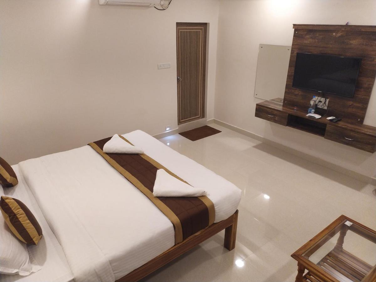 Hotel Rani And Rani Residency Puduccseri Kültér fotó
